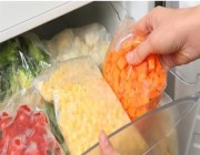 أخصائية تغذية تُحذر من خطأ شائع يحدث عند تخزين الفواكه والخضراوات بالثلاجة
