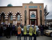 مسلح يهاجم مسجدا في كندا بفأس ورذاذ حارق ومصلون يوقفونه