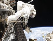 رائد فضاء أمريكي ورائدان روسيان يغادرون محطة الفضاء الدولية عائدين إلى الأرض