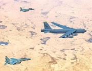 طائرتا (ف -15 إس أي) من القوات الجوية ترافق قاذفة أمريكية أثناء عبورها أجواء المملكة (صور)