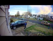 أمريكية تعدل وضع كاميرا مراقبة في منزل جيرانها لمنع تتبعها أثناء التجول