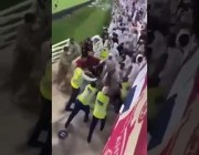 اشتباكات عنيفة بين جمهور الوحدة والعين في الدوري الإماراتي