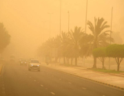 “الأرصاد” : استمرار تأثير الرياح النشطة المثيرة للأتربة والغبار على هذه المناطق