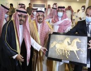 الأمير فيصل بن بندر يتوُّجُ الفائزين بكأس أمير الرياض لقفز الحواجز