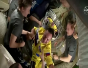 بالفيديو.. رواد روس إلى محطة الفضاء الدولية بألوان أوكرانيا