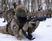 رئيس هيئة الأركان الأمريكية المشتركة يرافق شحنات أسلحة لأوكرانيا