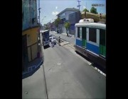 راكب دراجة ينقذ عجوزاً من الدهس تحت عجلات قطار في البرازيل