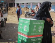 سلمان للإغاثة يوزع أكثر من 65 طنًا من السلال الغذائية في محافظة تعز