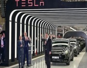 شاهد.. إيلون ماسك يفتتح أول مصنع أوروبي لشركة تسلا للسيارات الكهربائية في ألمانيا