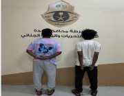 شرطة محافظة جدة تقبض على مخالفَيْن لنظام أمن الحدود لمتابعتهما عملاء البنوك وتكسير زجاج مركباتهم وسرقة ما بداخلها من أموال