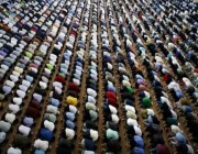 ولاية ماليزية تسمح للمسلمين بالصلاة في المساجد دون تباعد جسدي