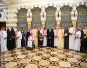 أمير مكة يسلّم الدفعة الثانية لــ 100 أسرة من سكان الأحياء العشوائية منازلهم الجديدة