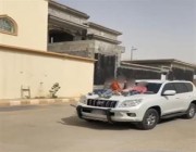 “مرور الرياض” يُطيح بقائد مركبة قام بإركاب 4 أطفال على غطاء محركها الأمامي