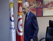 للمرة الثانية.. طرد رئيس البرلمان التونسي المنحل راشد الغنوشي من أحد المساجد (فيديو)
