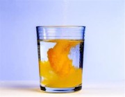 “الغذاء والدواء” توضح حقيقة وجود مواد كيمائية ضارة في شراب الفاكهة على شكل بودرة