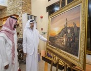 وزير الثقافة يزور الأمير خالد الفيصل في مرسمه ويُبدي إعجابه بما رأى (صور)