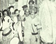 صورة تاريخية للملك سعود خلال افتتاحه أحد أبواب المسجد النبوي قبل أكثر 65 عاماً