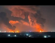 ألسنة النيران والأدخنة تتصاعد جراء حريق بمستودع للنفط في بريانسك الروسية