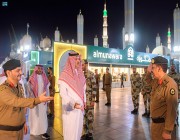 أمير المدينة المنورة يلتقي القيادات الأمنية ورجال الأمن بساحات المسجد النبوي