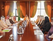 أمير تبوك يرأس اجتماع جمعية الملك عبدالعزيز الخيرية