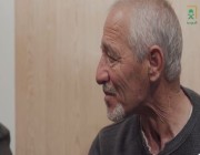 إنسان| “أبو سامر” فقد صوته منذ 13 عامًا وفايز المالكي يزف إليه بشرى تبكي أسرته (فيديو)
