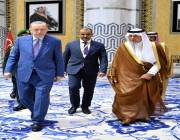 الرئيس أردوغان يصل إلى جدة.. وأمير مكة في مقدمة مستقبليه