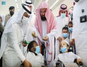 الرئيس العام لشؤون الحرمين يطلق مبادرة أساور معصم اليد للأطفال بالمسجد الحرام