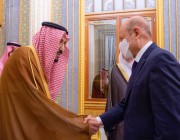 خادم الحرمين يستقبل رئيس مجلس القيادة الرئاسي بالجمهورية اليمنية ونوابه