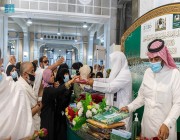 شؤون الحرمين توزع أكثر من خمسة آلاف هدية على قاصدي المسجد الحرام