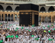شؤون الحرمين توزّع (7000) مظلة بالمسجد الحرام