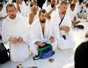 قاصدو المسجد الحرام يشيدون بالخدمات المقدمة في أول جمعة من شهر رمضان المبارك
