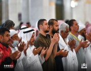 ليلة 6 رمضان.. جموع المصلين تؤدي صلاة التراويح بالمسجد الحرام
