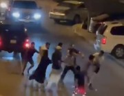 مشاجرة عنيفة بين عائلتين في الكويت والشرطة تتدخل (فيديو)