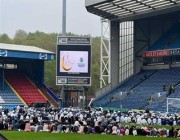 بلاكبيرن روفرز أول نادي إنجليزي يقيم صلاة العيد في ملعبه (فيديو)