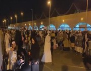 تكدس كبير للمُسافرين بمطار جدة.. وفتح بوابة الطوارئ للتسهيل على القادمين والمغادرين