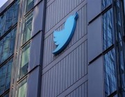 ماسك يقول إن تويتر قد يطالب برسوم بسيطة نظير الاستخدام التجاري والحكومي