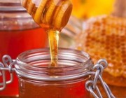 لهذا السبب..” الغذاء والدواء” تحذر من تخزين العسل في عبوات معدنية