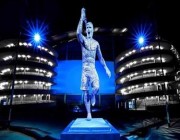 مانشستر سيتي يكشف عن تمثال أجويرو
