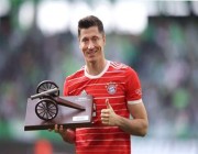“ليفاندوفسكي” يتسلم جائزة هداف الدوري الألماني