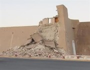 بعد عام ونصف على صيانته.. انهيار جزء من البرج الغربي لقصر صاهود التاريخي