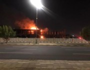 شاهد.. حريق في مبنى إنشائي داخل إمارة تبوك.. والدفاع المدني يُخمده
