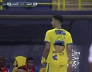 قميص لاعب النصر “لاجامي” يتمزق بعد تدخله مع نجم الأهلي