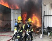 اندلاع حريق هائل في سوق الخيام بالكويت.. وفرق الإطفاء تتعامل معه (فيديو)