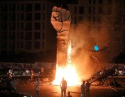 إحراق قبضة الثورة وسط بيروت (فيديو)