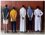 القبض على 3 مواطنين ومُقيمَين سرقوا مركبتين في الرياض
