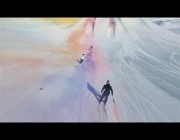 بالألوان.. متزلجون بسويسرا يقدمون عرضاً مذهلاً وسط الجليد