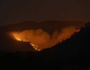 فيديو.. أكبر حريق غابات في أمريكا يستعر ويقترب من الحضر