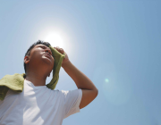 وزارة الصحة توضح 6 علامات للإصابة بـ«ضربة الشمس».. تعرف على كيفية الوقاية منها