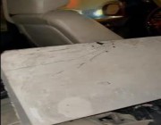 نجاة عائلة من الموت بعد سقوط قطعة أسمنتية من جسر “قطار الرياض” على سيارتهم (فيديو)