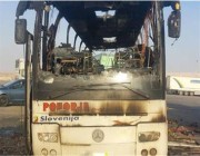 نجاة 23 معلماً ومعلمة من حريق نشب في حافلتهم ودمرها بالكامل بالأحساء